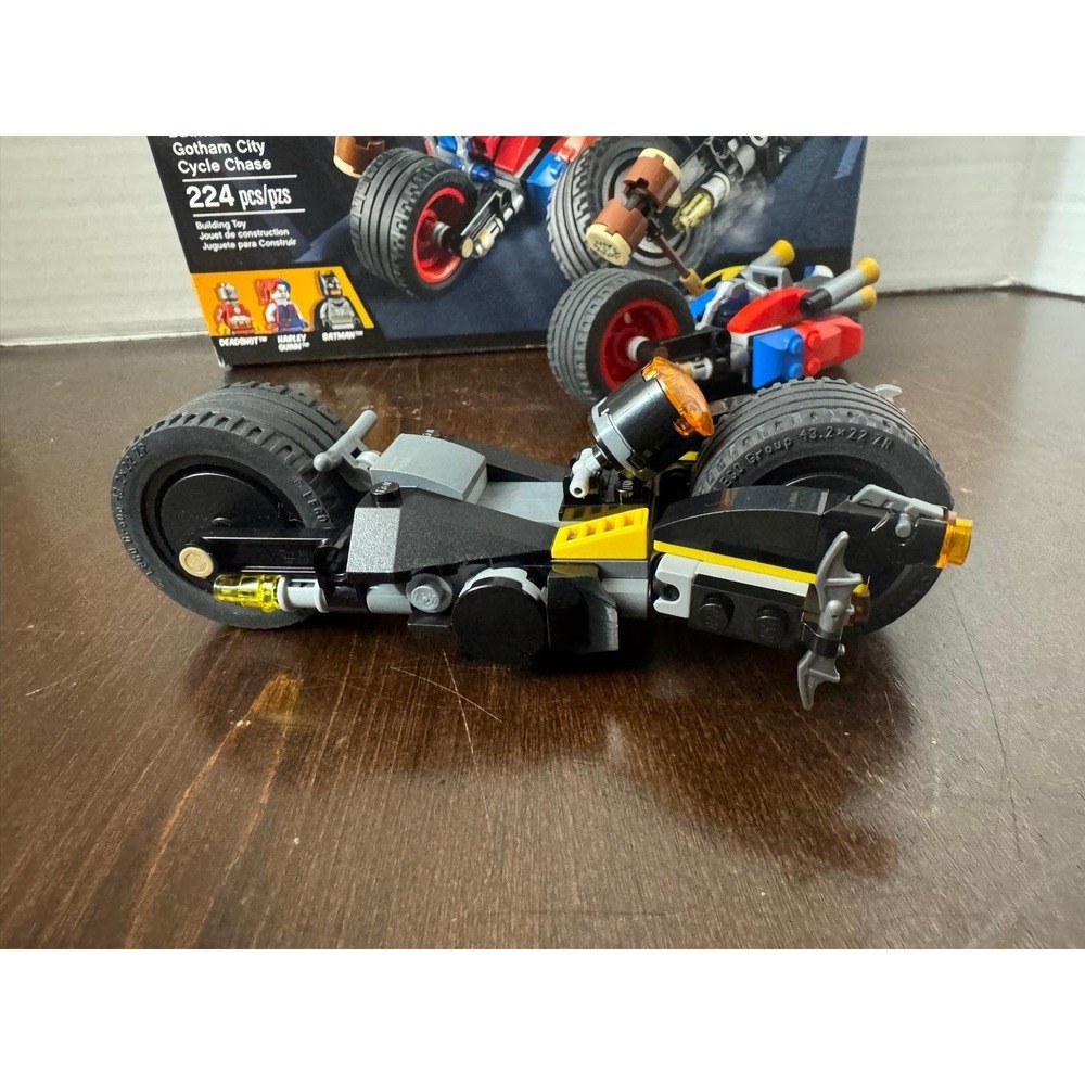 LEGO 76053 DC Comics Batman Gotham City Cycle Chase Missing Deadshot Minifigure - Picture 4 of 9